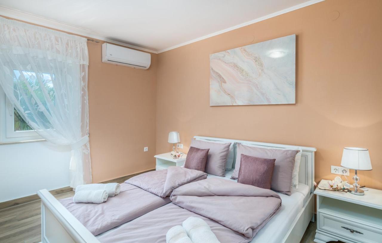 Holiday House Serenity Malinska Luaran gambar